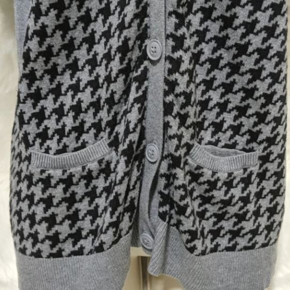 Like New Gray & Black Houndstooth Sweater Cardigan - Picture 3 of 5